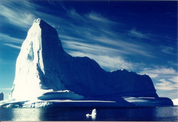 Un iceberg qui fait huit fois la taille de Manhattan flotte au large de la côte antarctique