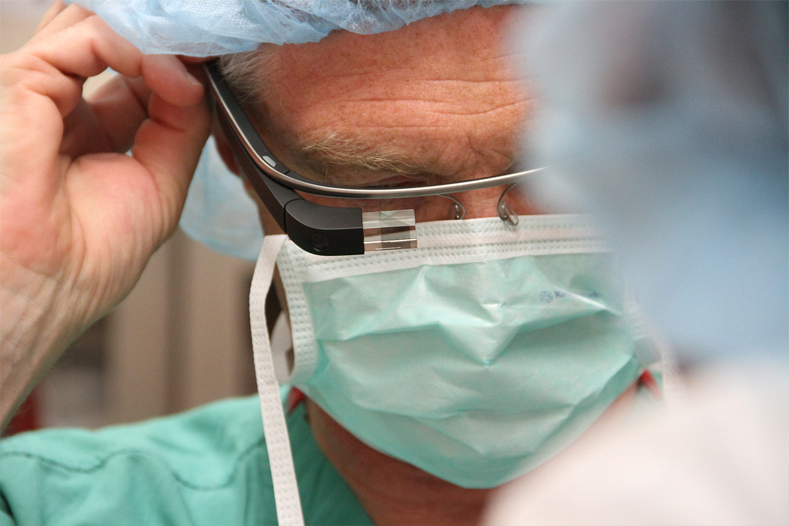 Le Japon assiste à une opération chirurgicale à travers les yeux d'un chirurgien Français grâce à Google Glass