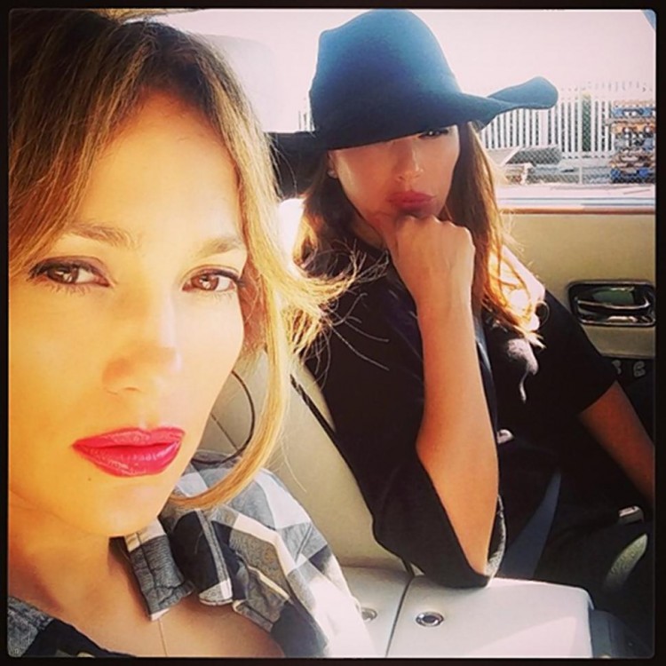 Jennifer Lopez - Leah Remini