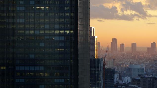 Un violent tremblement de terre frappe Tokyo (Japon)