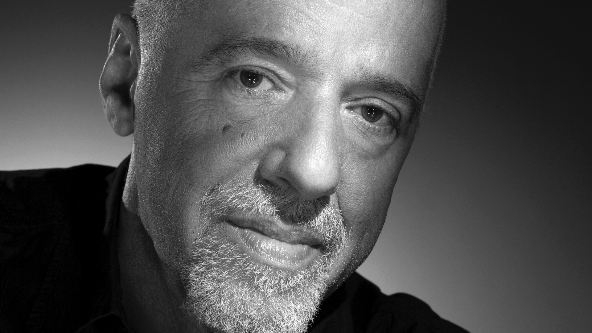 L'écrivain Paulo Coelho propose 100 000 dollars pour acheter les droits de «The Interview»