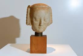 Une tête en marbre de Jeanne de Bourbon