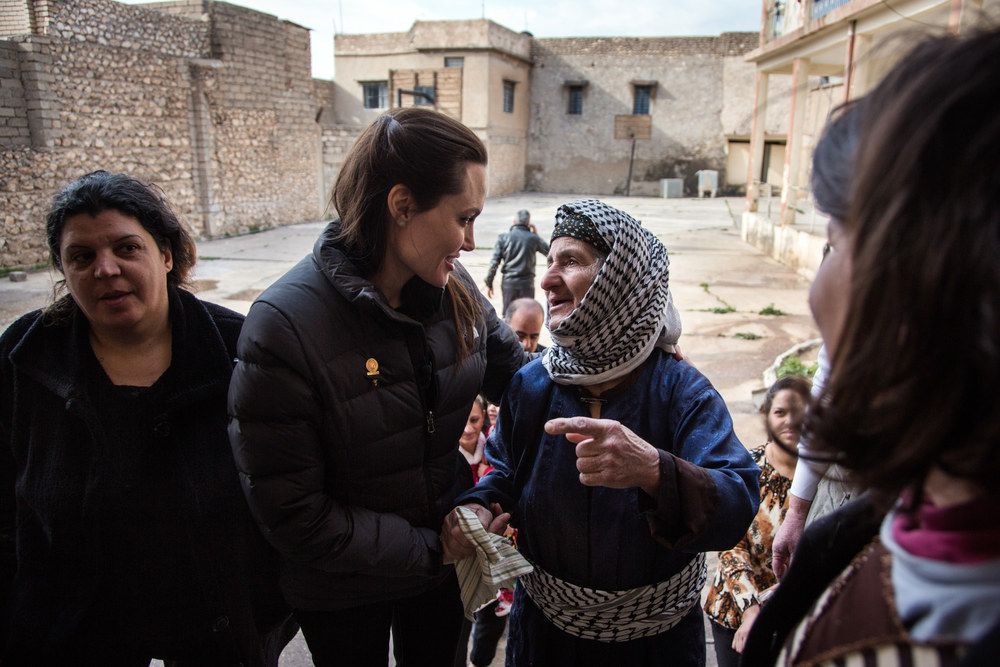 Angelina en Irak rencontre sa population