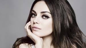 Mila Kunis, une maman poule