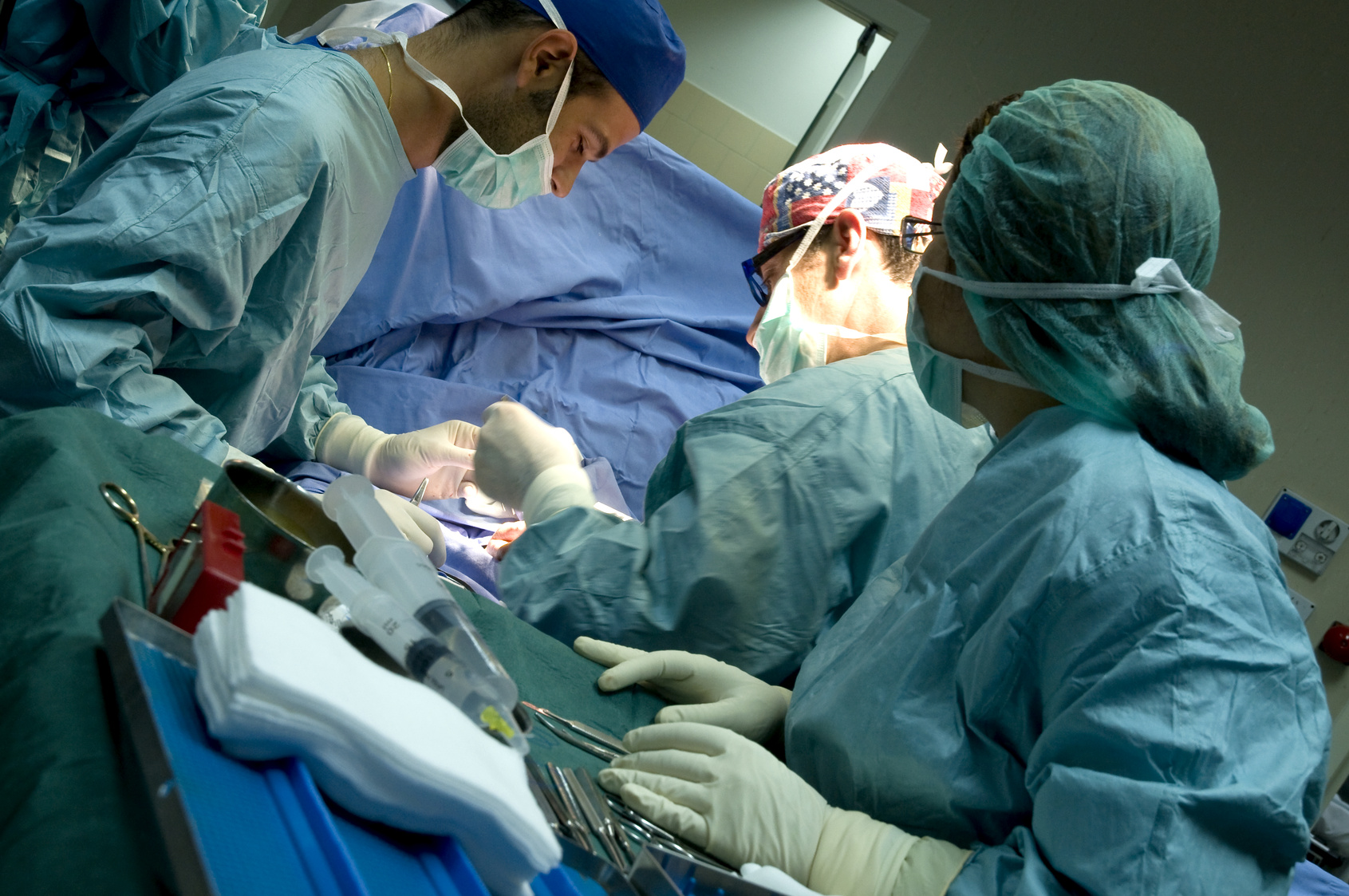 Un gynécologue oublie son téléphone portable dans le ventre d'une patiente