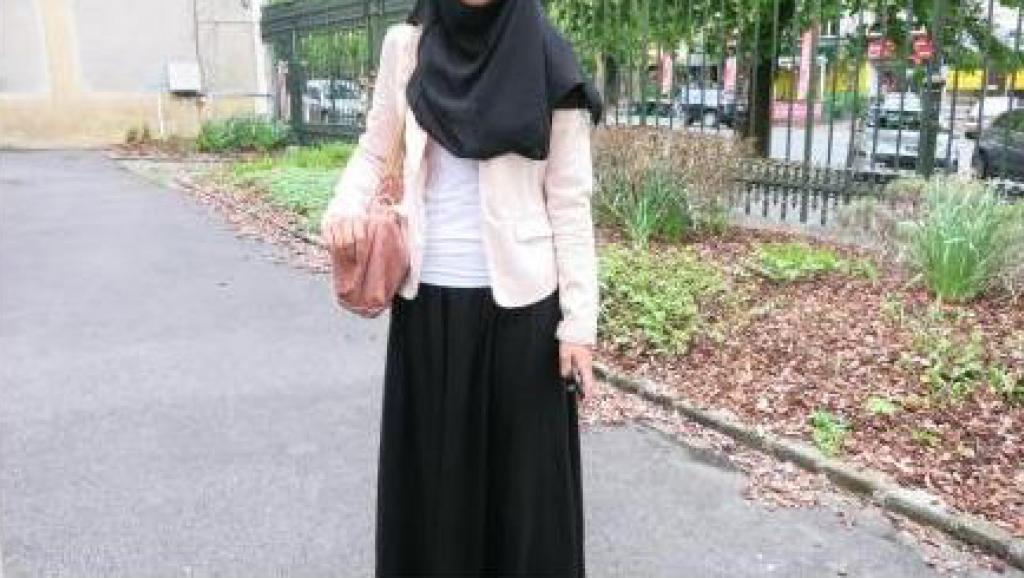 Polémique de la jupe longue en France : une étudiante interdite d’entrer à l’école à cause de sa jupe !