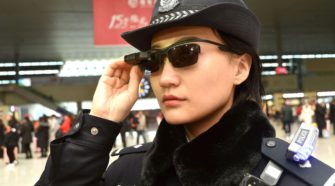 La police chinoise s'équipe de lunettes à reconnaissance faciale